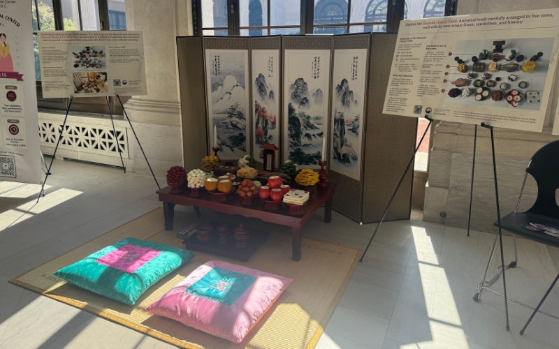 A life-size Charye display greeting visitors at the entrance of the National Museum of Asian Arts.