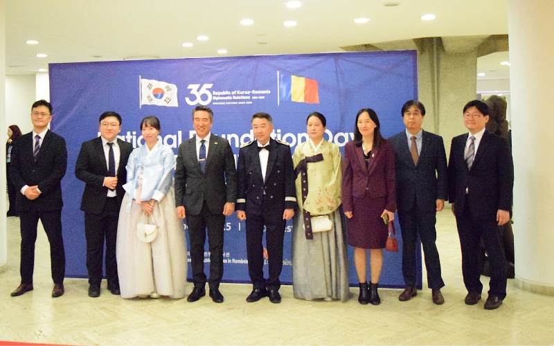 H.E. Mr. Rim Kap-soo, Ambassador of the Republic of Korea to Romania (4th from the left), together with distinguished Korean guests, awaiting the arrival of attendees to welcome them to the Korean National Foundation Day Reception.