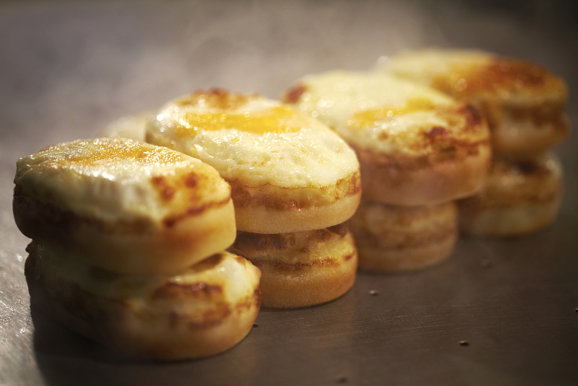 ﻿Gyeranppang (egg bread), a popular street food in winter, has been named to the CNN list of the world's 50 best breads. (iClick) *This photo is protected under copyright law and unauthorized reproduction and redistribution are strictly prohibited.  
