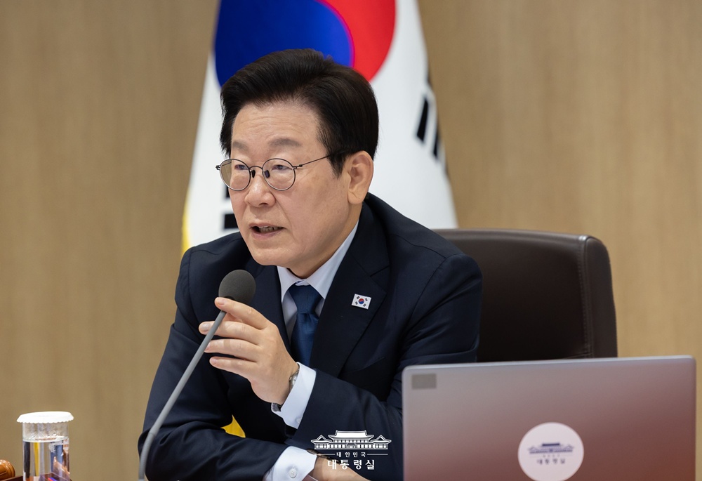 President Lee Jae Myung on Oct. 21 speaks at a Cabinet meeting held at the presidential office in Seoul. (Office of the President)  