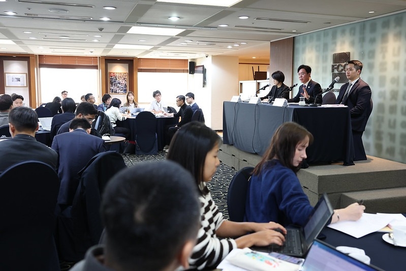 Foreign journalists attending the Q&A session with Minister Kim Young-hoon. 