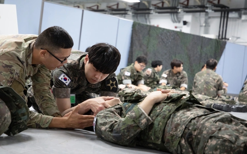 KATUSA soldiers review medical procedures for a mobilisation exercise.