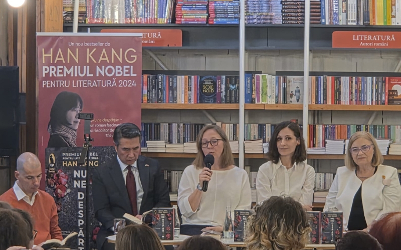 From left to right, Marius Constantinescu, H.E. Ambassador Rim Kap-soo, Diana Yüksel, Diana Peca, and Denisa Comănescu at the launch of Han Kang’s novel 