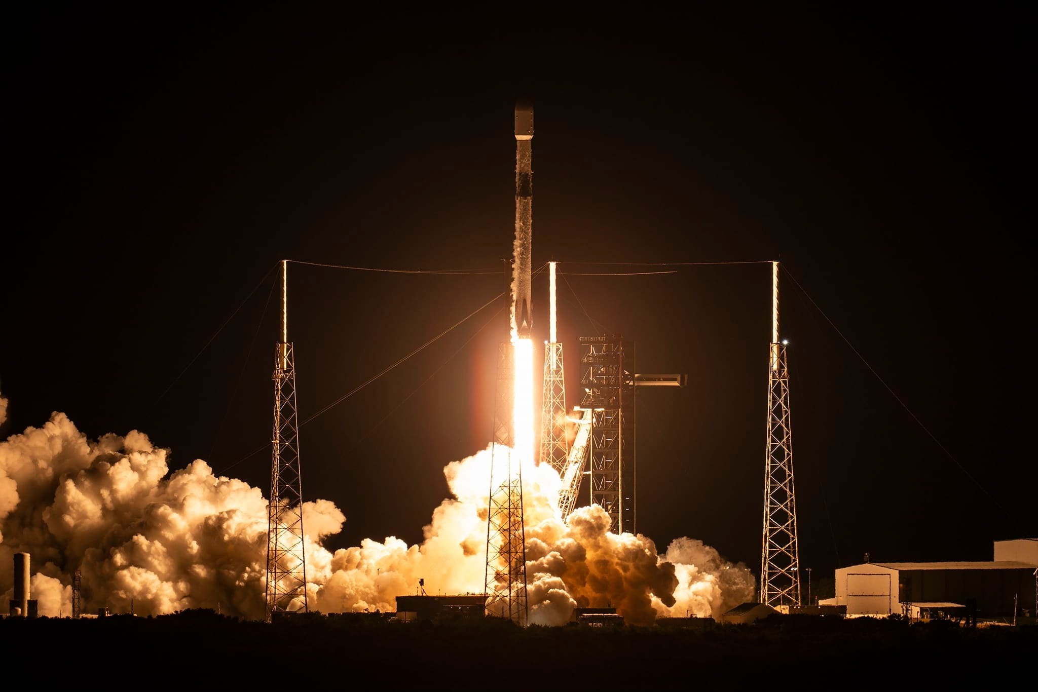 Falcon 9, the rocket of the U.S. company SpaceX carrying Korea's fifth reconnaissance satellite, is launched on Nov. 2 from Cape Canaveral Space Force Station in Cape Canaveral, Florida. (Ministry of National Defense)