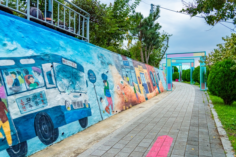 A mural on Nongol Stone Wall depicts the old scenery of Mukho Port in Donghae, Gangwon-do Province.