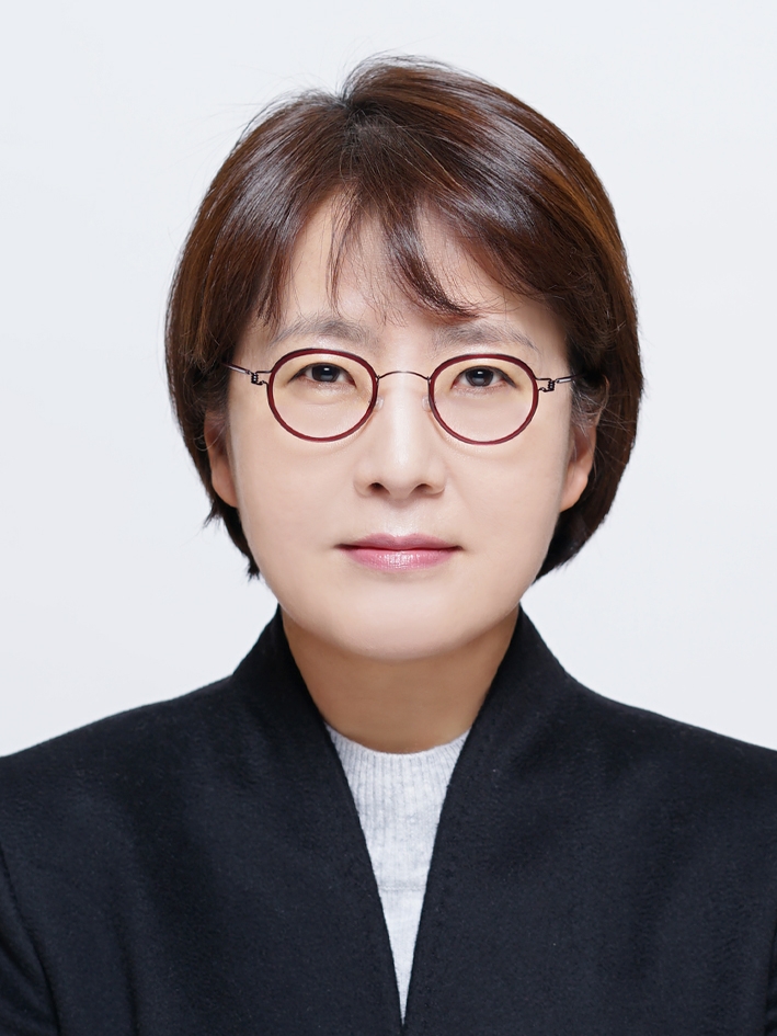 The Ministry of Science and ICT on Nov. 13 said Kang Ha-yeon, a research fellow at the Korea Information Society Development Institute, was elected the first chair of the newly merged Working Party on Artificial Intelligence Governance and Global Partnership for Artificial Intelligence of the Organisation for Economic Co-operation and Development. (Ministry of Science and ICT)
