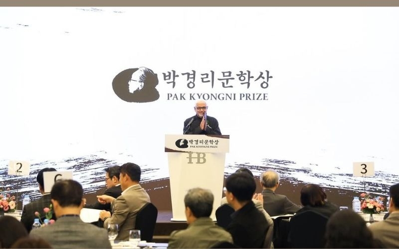 Amitav Ghosh delivers his acceptance speech during the 14th Pak Kyongni Prize awards ceremony. (Toji Cultural Foundation)