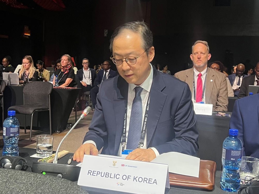 The government has pledged USD 100 million from 2026-28 to the Global Fund to Fight AIDS, Tuberculosis and Malaria. Shown is Deputy Minister of Foreign Affairs for Multilateral and Global Affairs Kweon Ki-hwan on Nov. 21 attending the fund's eighth replenishment summit in Johannesburg, South Africa. (Ministry of Foreign Affairs)  
