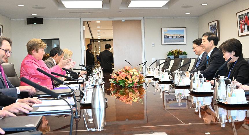 Deputy Prime Minister and Minister of Economy and Finance Koo Yun Cheol (second from right) on Oct. 17 holds a meeting with International Monetary Fund Managing Director Kristalina Georgieva at the fund's headquarters in Washington. (Ministry of Economy and Finance)