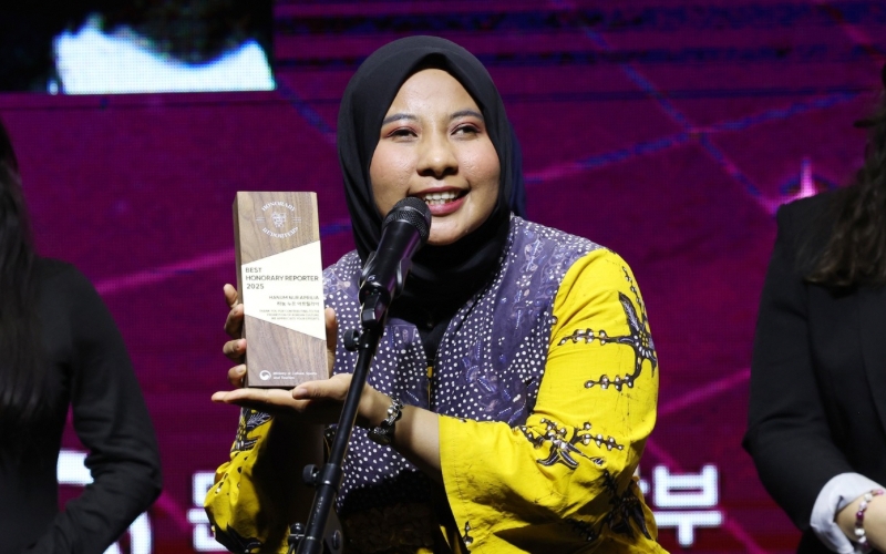 Hanum Nur Aprilia, an Indonesian Honorary Reporter, selected as one of the Best Honorary Reporters of 2025. (Korea.net Flickr)