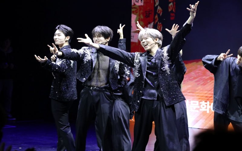 Performance of the K-pop group Big Ocean. (KDICI)