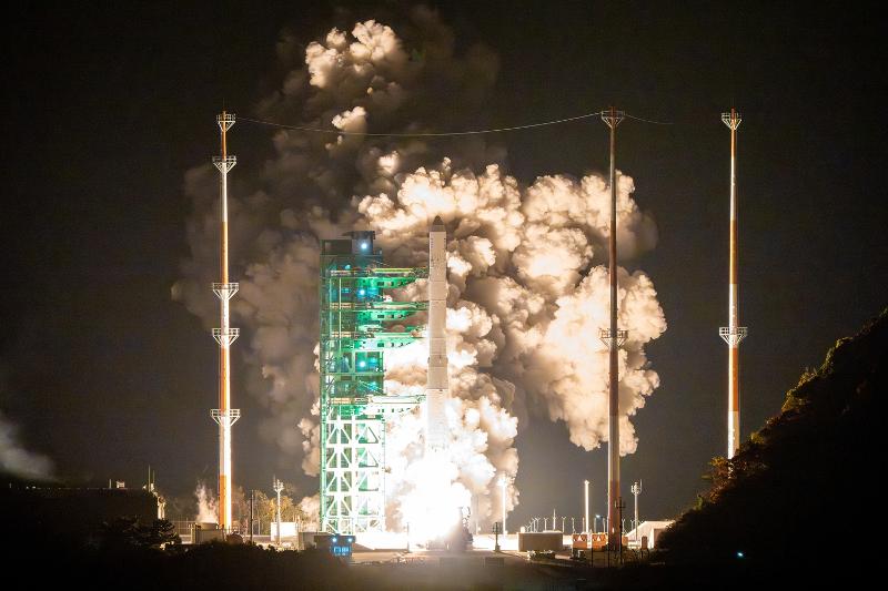 The homegrown launch vehicle Nuri (KSLV-II) blasts off on Nov. 27 at 1:13 a.m. from the Naro Space Center in Goheung-gun County, Jeollanam-do Province. (Korea Aerospace Research Institute)