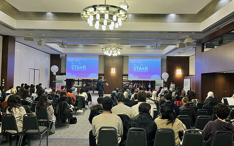 King Sejong Hakdang Institute İstanbul teachers and Seoul City Workers standing together.