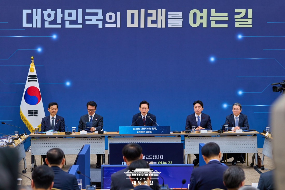 President Lee Jae Myung (third from left) on Dec. 11 speaks at a briefing on the 2026 business plans of the Ministry of Economy and Finance and the Ministry of Data and Statistics at Government Complex-Sejong. (Office of the President) 