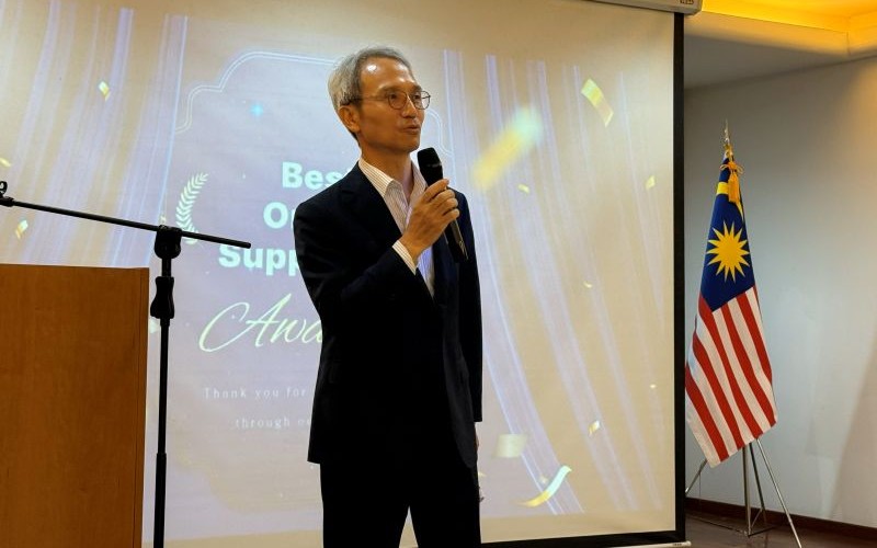 H.E. Yeo Seung-bae, Ambassador of Korea to Malaysia, congratulating award winners and expressing appreciation for the supporters' dedication. (The Embassy of Korea in Malaysia)