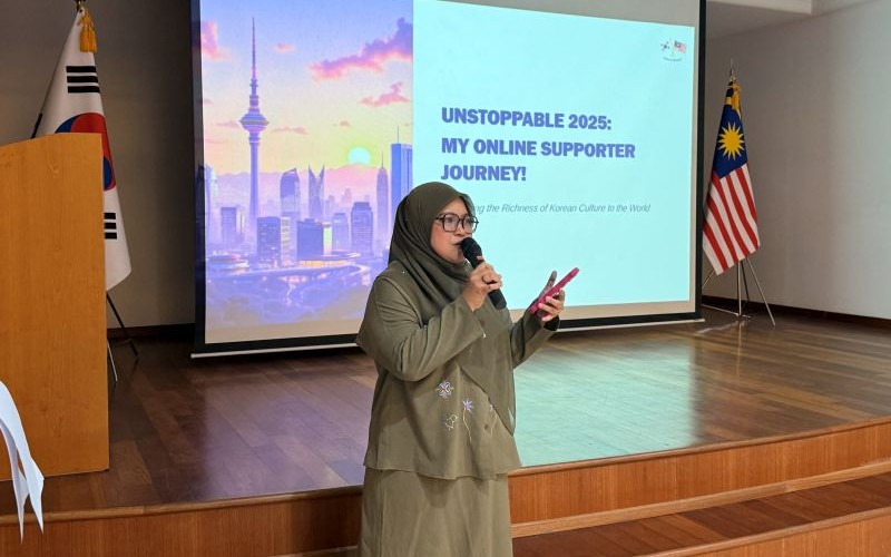 Best Supporters sharing their journey with the audience. (The Embassy of Korea in Malaysia)