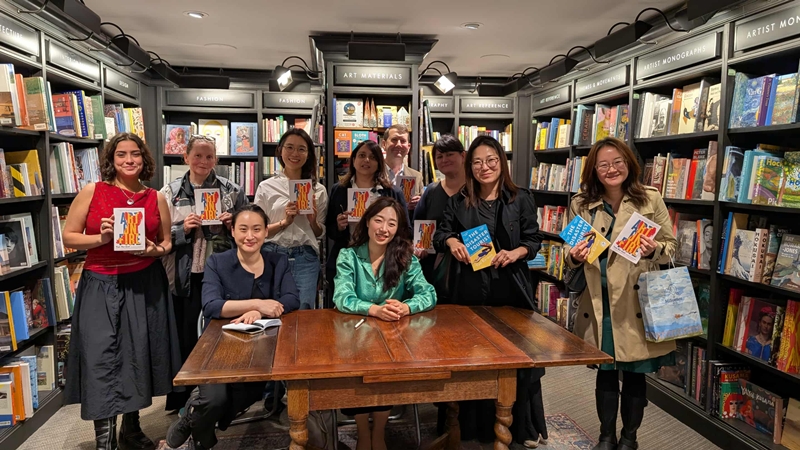 Author Yun Ko Eun (center) and attendees at Waterstones Covent Gardens on Oct. 9, 2025.