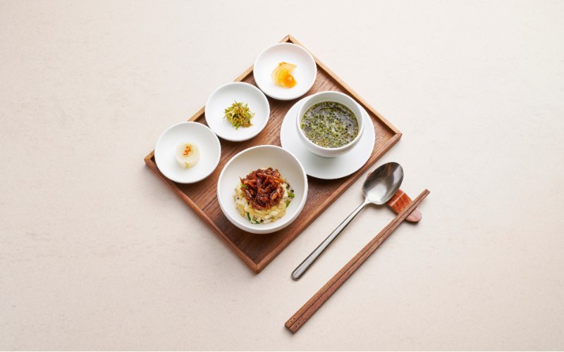 Hansang dish. Deodeok, mushroom gomtang, hanwoo beef and banchan.