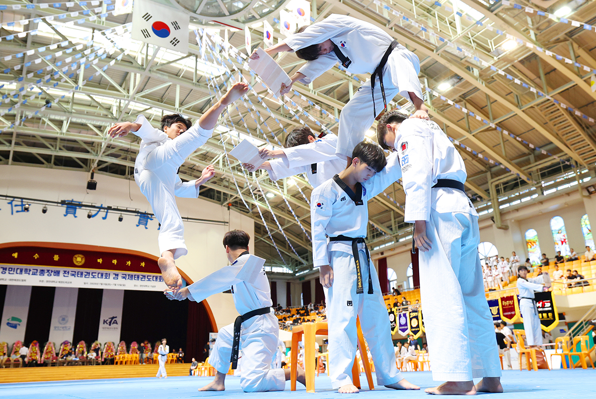 The Korea Heritage Service seeks to jointly register the martial art taekwondo as UNESCO Intangible Heritage of Humanity with North Korea. Shown is a gyeokpa (breaking) demonstration on July 11, 2025, at a taekwondo tournament hosted by Kyungmin University in Uijeongbu, Gyeonggi-do Province. (Lee Jeongwoo)