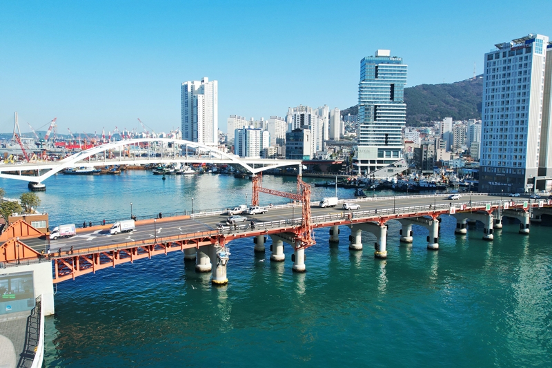 Yeongdo (front) and Busan bridges connect Busan and its island of Yeongdo. A refugee square near Yeongdo Bridge is a monument to Busan's role during the Korean War. 