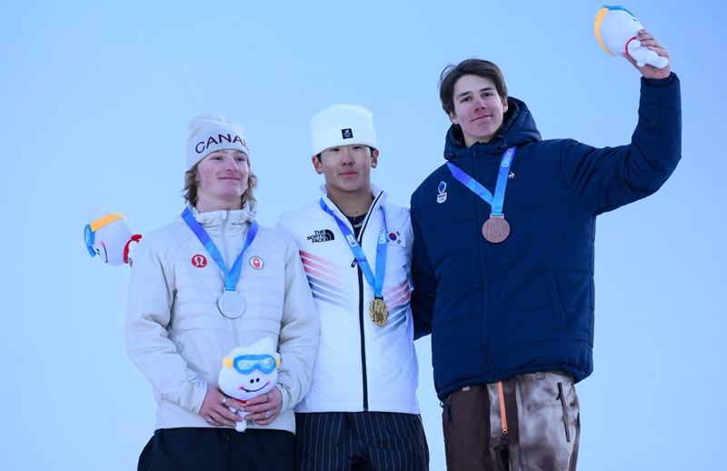 Lee Chaeun (center) on Jan. 25, 2024, stands on the winners' podium after taking the gold in the men's snowboard slopestyle at the 2024 Winter Youth Olympics at Welli Helli Park Ski Resort in Hoengseong-gun County, Gangwon-do Province. (Olympic Information Service/IOC)  