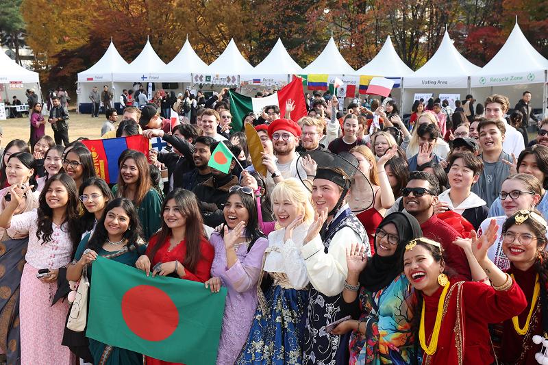 The number of people naturalized as citizens last year exceeded 11,000, the highest since 2020 during the COVID-19 pandemic. Shown are foreign students on Nov. 6, 2025, posing for a group photo at an event marking Ajou International Day at Ajou University in Suwon, Gyeonggi-do Province. (Lee Jeongwoo)  