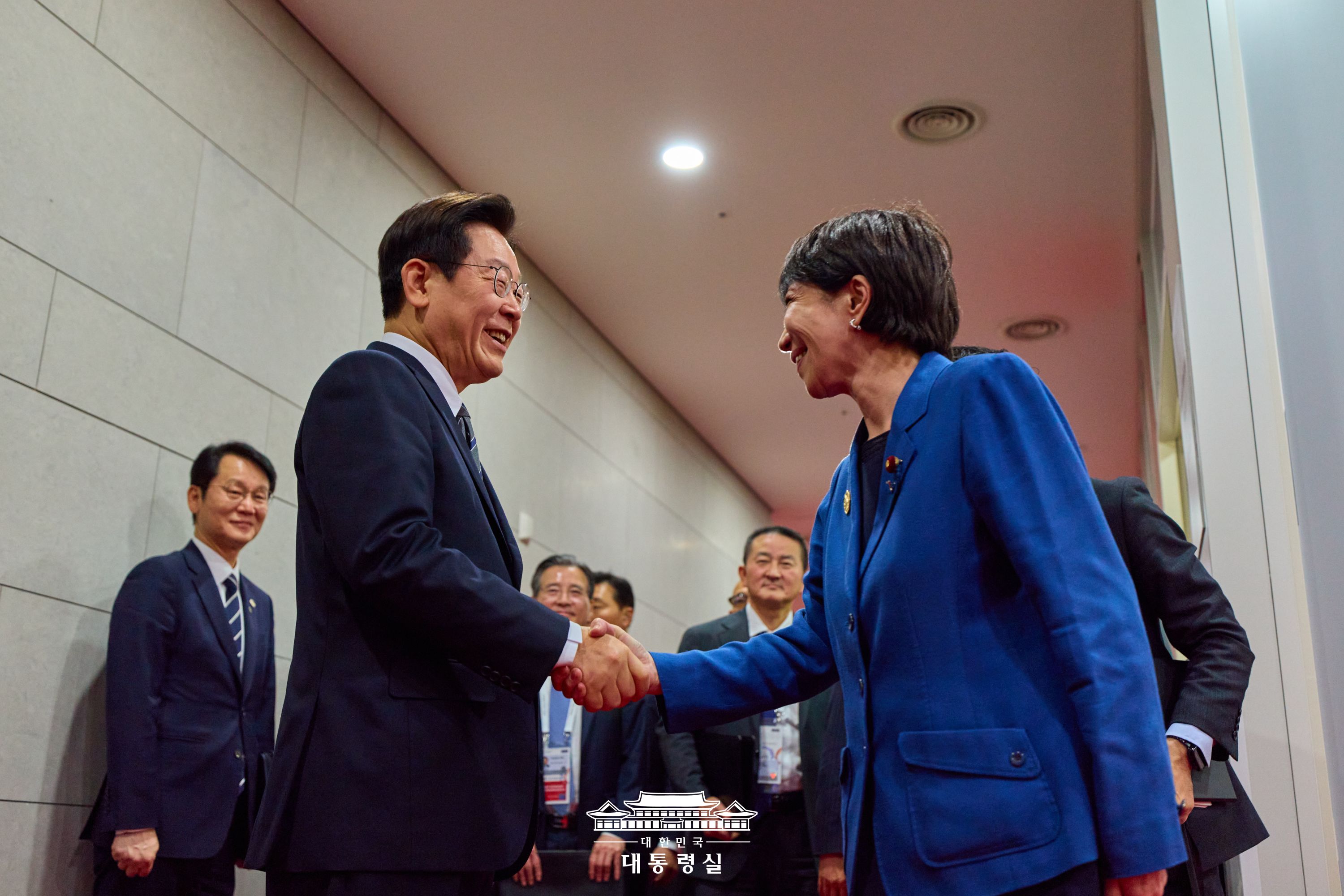 President Lee Jae-myung and Japanese Prime Minister Sanae Takaichi on Oct. 30, 2025, shake hands before their summit on the sidelines of the Asia-Pacific Economic Cooperation forum in Gyeongju, Gyeongsangbuk-do Province. (Cheong Wa Dae)