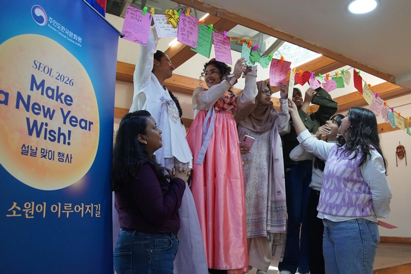 Participants hang their handwritten New Year wishes during the Seollal celebration at the Korean Cultural Centre India, symbolizing shared hope and new beginnings for the year ahead. (Korean Cultural Centre India)