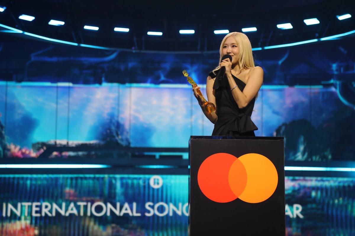 Rosé of the K-pop girl group BLACKPINK on Feb. 28 gives a speech after winning International Song of the Year for 