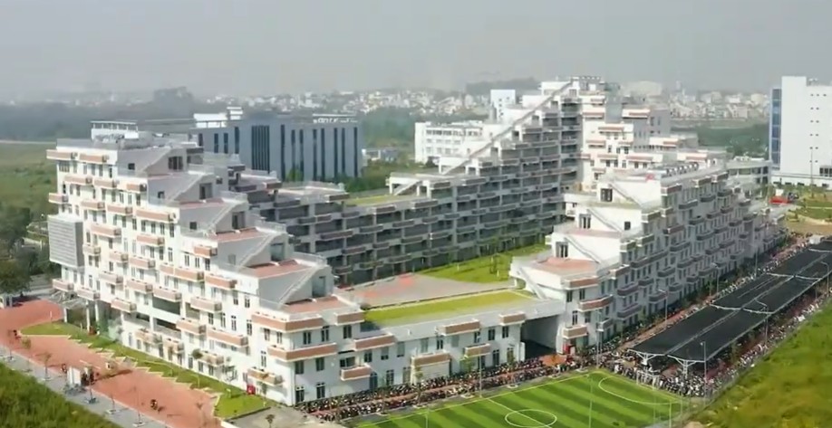 The Ministry of Education of Korea on March 4 announced the holding of a ceremony the next day at FPT Tower in Vietnam to mark the signing of a memorandum of understanding on a university franchise operation between Kyungpook National University of Korea and FTP University of Vietnam. Shown is the latter school's campus. (FPT University HCMC's official YouTube channel) 