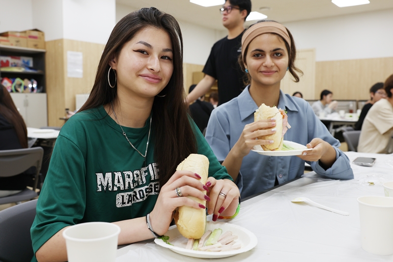 Parents of foreign students can stay in the country until their children reach age 24, up from 20. Shown are students on Sept. 11, 2025, showing the Vietnamese sandwich banh mi they made in class at Seoul Global Youth Education Center in Seoul's Yeongdeungpo-gu District. (Lee Jeongwoo)