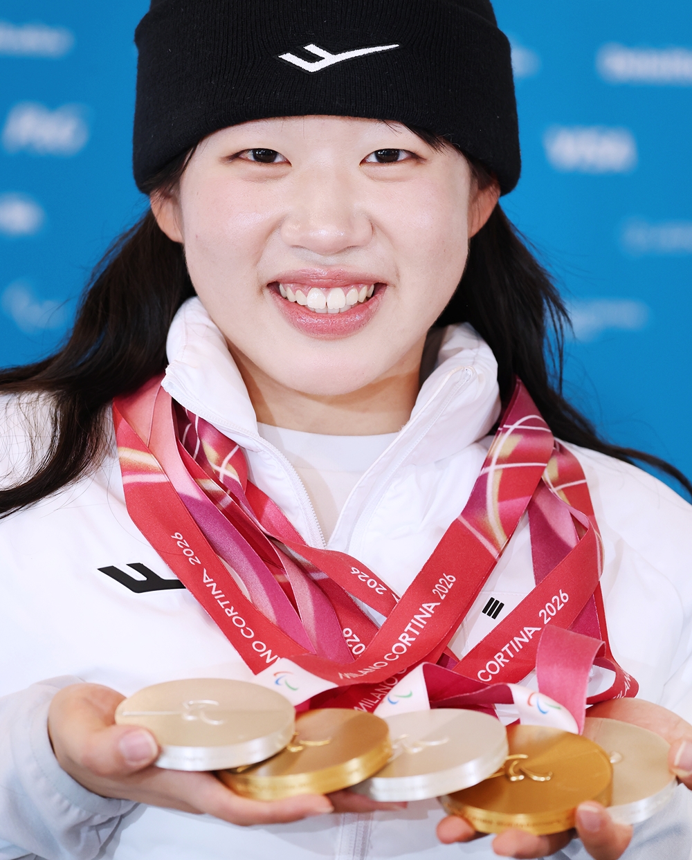 Kim Yunji on March 15 poses with her five medals at the Tesero Cross-Country Skiing Stadium in Tesero, Italy, earned at this year's Milan Cortina Winter Paralympics. She set a Korean record for the most individual medals in an Olympics or Paralympics. 