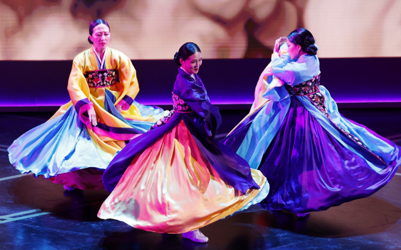 Dassy Lee (right) pictured with fellow dancers during the KPop Demon Hunters performance at the Oscars. Courtesy of Dassy Lee