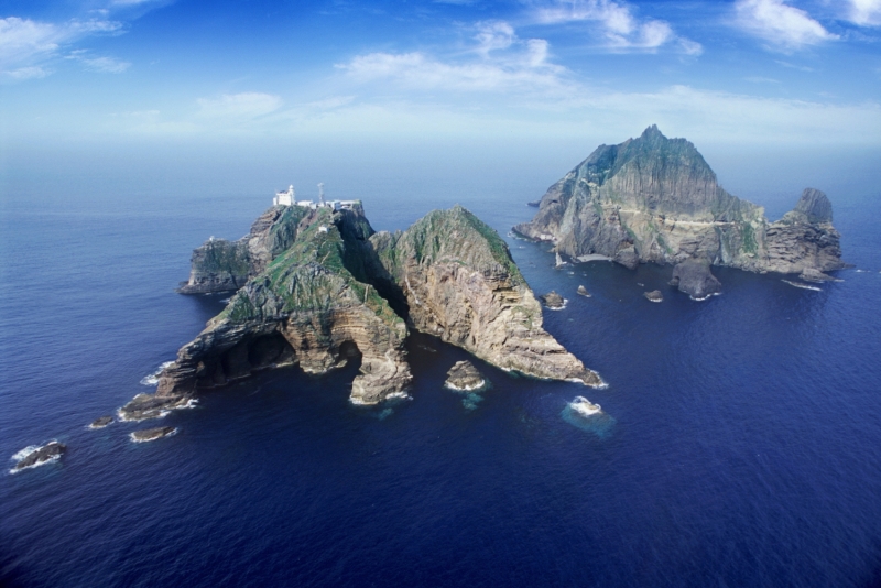 The Ministry of Foreign Affairs on March 24 issued a strong protest against Japan's renewed territorial claim to Dokdo Island contained in newly released high school textbooks, demanding an immediate correction. (Dokdo Management Office)  