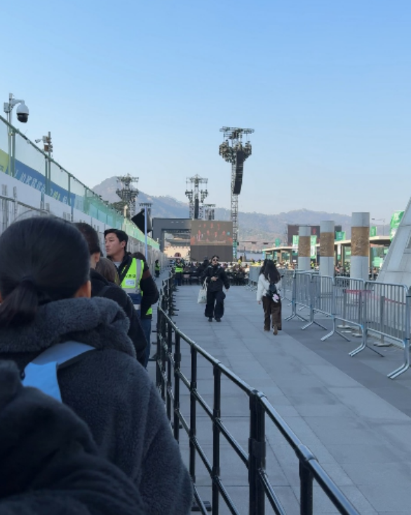The line to go to the assigned seats for the concert (right). Courtesy of Vanessa 