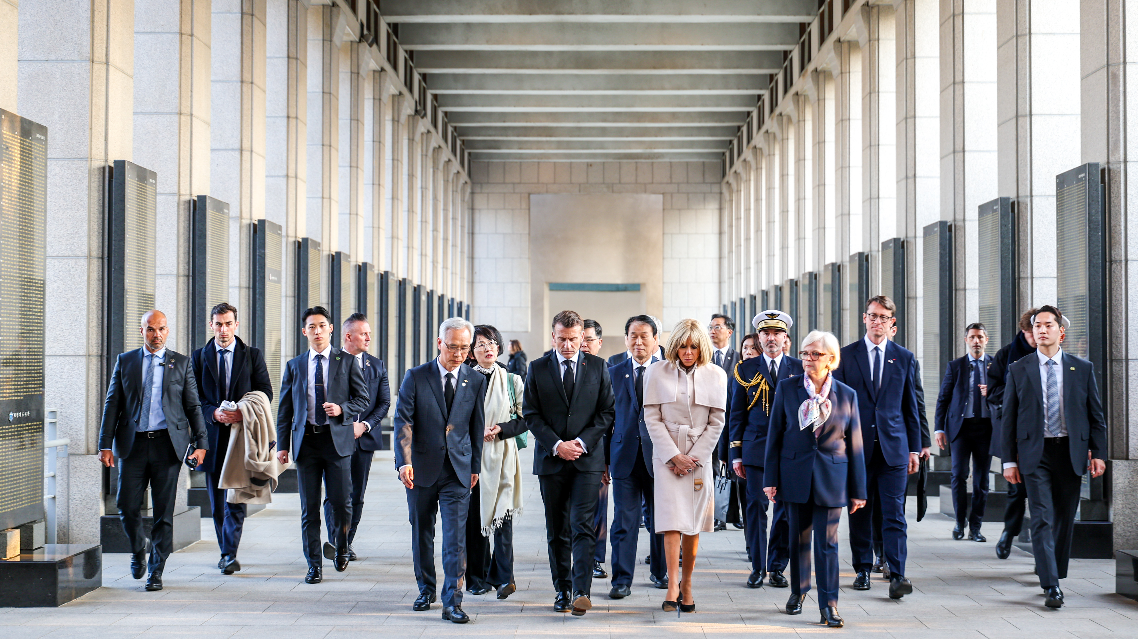 French President Emmanuel Macron (center) and first lady Brigitte Macron on the afternoon of April 2 walk at the Memorial for Fallen Soldiers of the Korean War at the War Memorial of Korea in Seoul's Yongsan-gu District along with Minister of Patriots and Veterans Affairs Kwon Oh-eul (next to President Macron). (Ministry of Minister of Patriots and Veterans Affairs)  