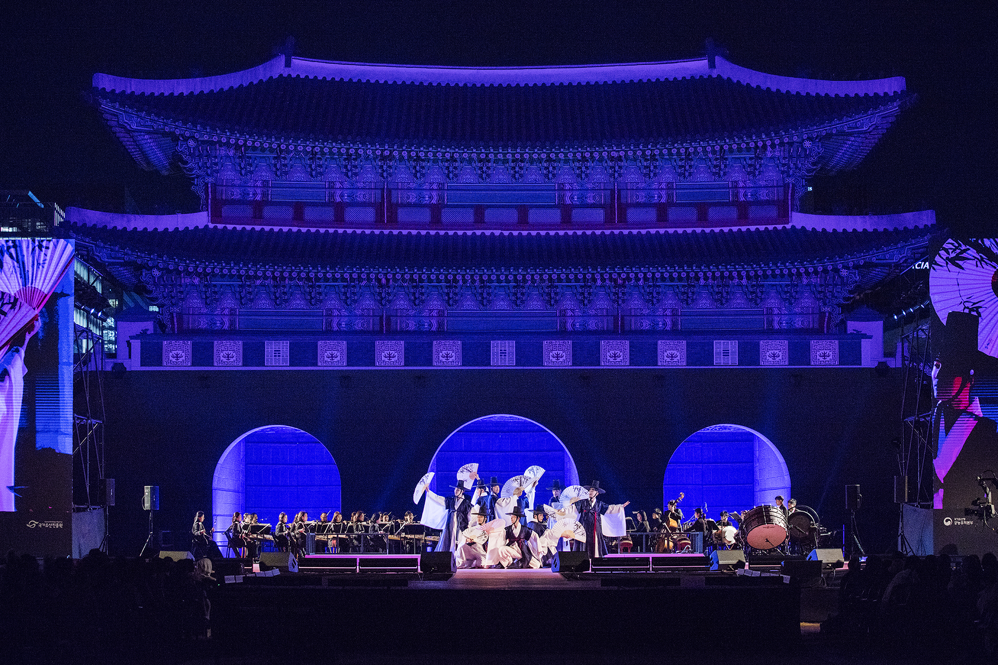The K-Royal Culture Festival, held in spring and fall every year, attracted last year a record 1.37 million visitors. Shown is the opening ceremony of the spring event in April 2025 at Gyeongbokgung Palace in Seoul's Jongno-gu District. 