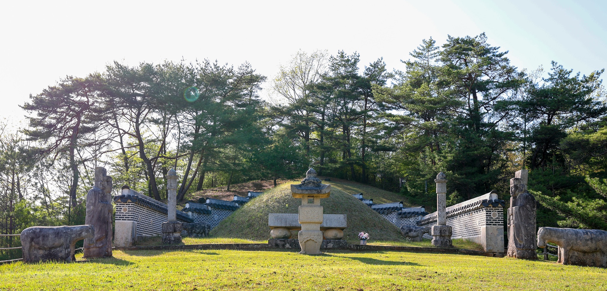 ▲Jangnueng, the tomb of Danjong, who was posthumously restored to the throne in 1698, sports a simpler and more modest style than other royal tombs of the Joseon Dynasty given high political opposition to his restoration.