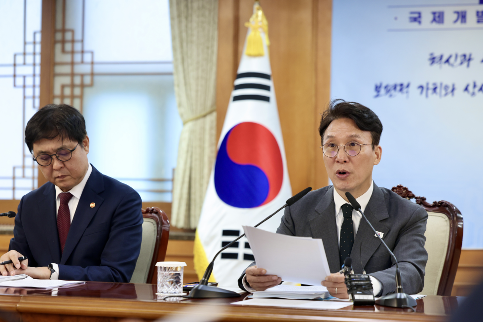 Prime Minister Kim Min-seok on May 11 speaks at a meeting of the Committee for International Development Cooperation at Cheong Wa Dae in Seoul. (Office for Government Policy Coordination-Prime Minister's Secretariat)