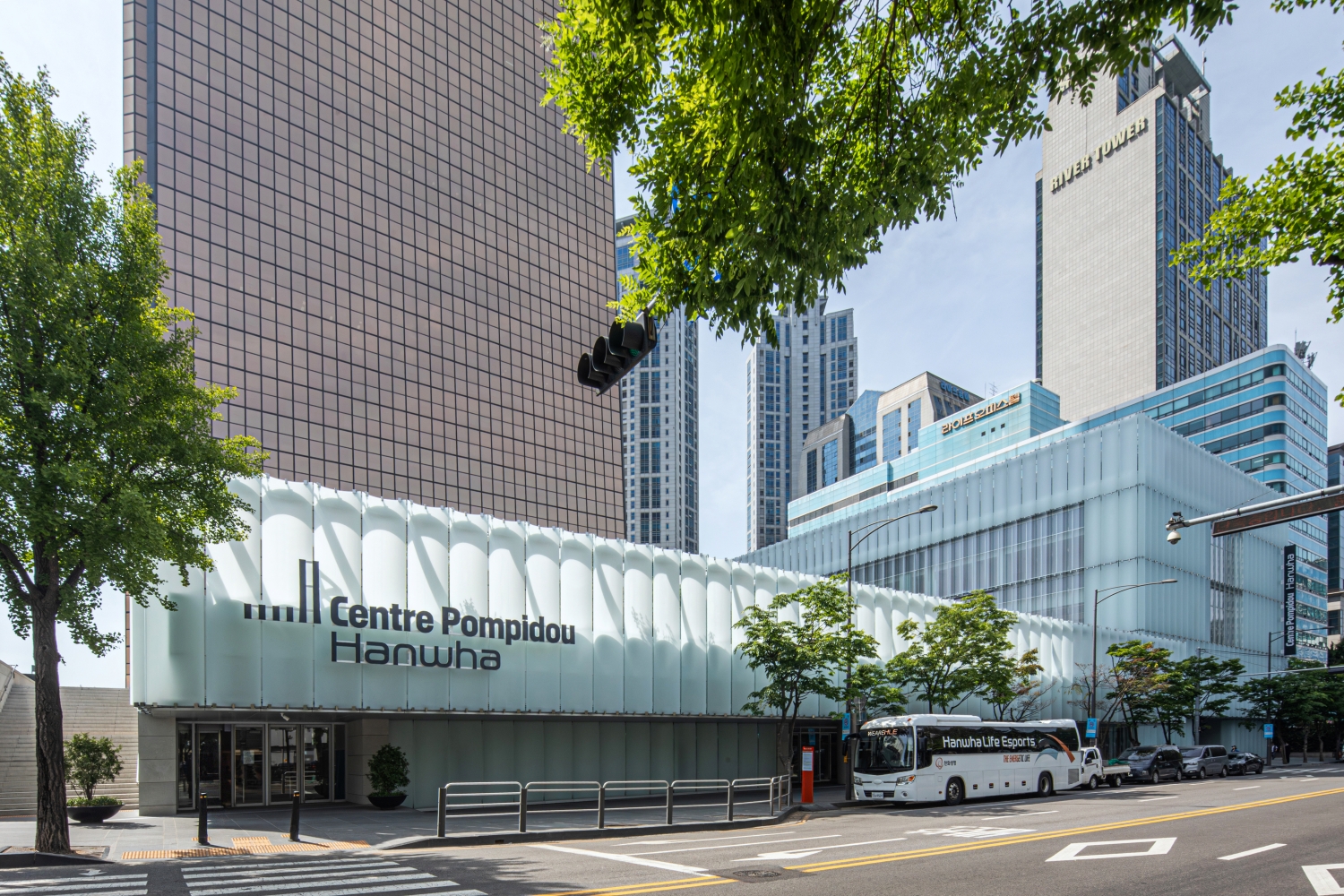 Hanwha Centre Pompidou, just the third overseas branch of the famous French museum of modern and contemporary art after those in Malaga, Spain, and Shanghai, China, is located at the annex of the skyscraper 63 Square in Seoul's Yeongdeungpo-gu District. (Hanwha Foundation of Culture)