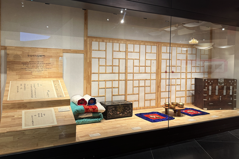 Replica of traditional sinhonbang (newlywed room).