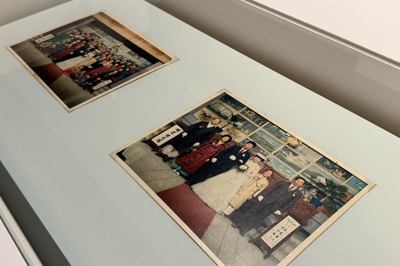A traditional wedding in the past stressed the harmony of yin and yang, and the custom of the groom's side wearing Hanbok in shades of blue (e.g., blue, navy or mint) and the bride's donning Hanbok in shades of red (e.g., pink, red or coral) has survived to this day. 