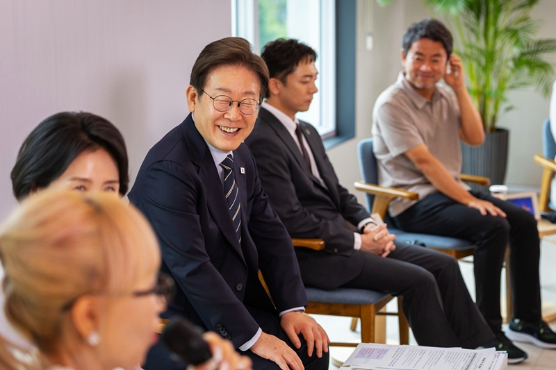 President Lee Jae Myung on June 30, 2025, smiles while listening to artists speak at a meeting with award-winning figures from culture and arts at the Office of the President in Seoul's Yongsan-gu District.