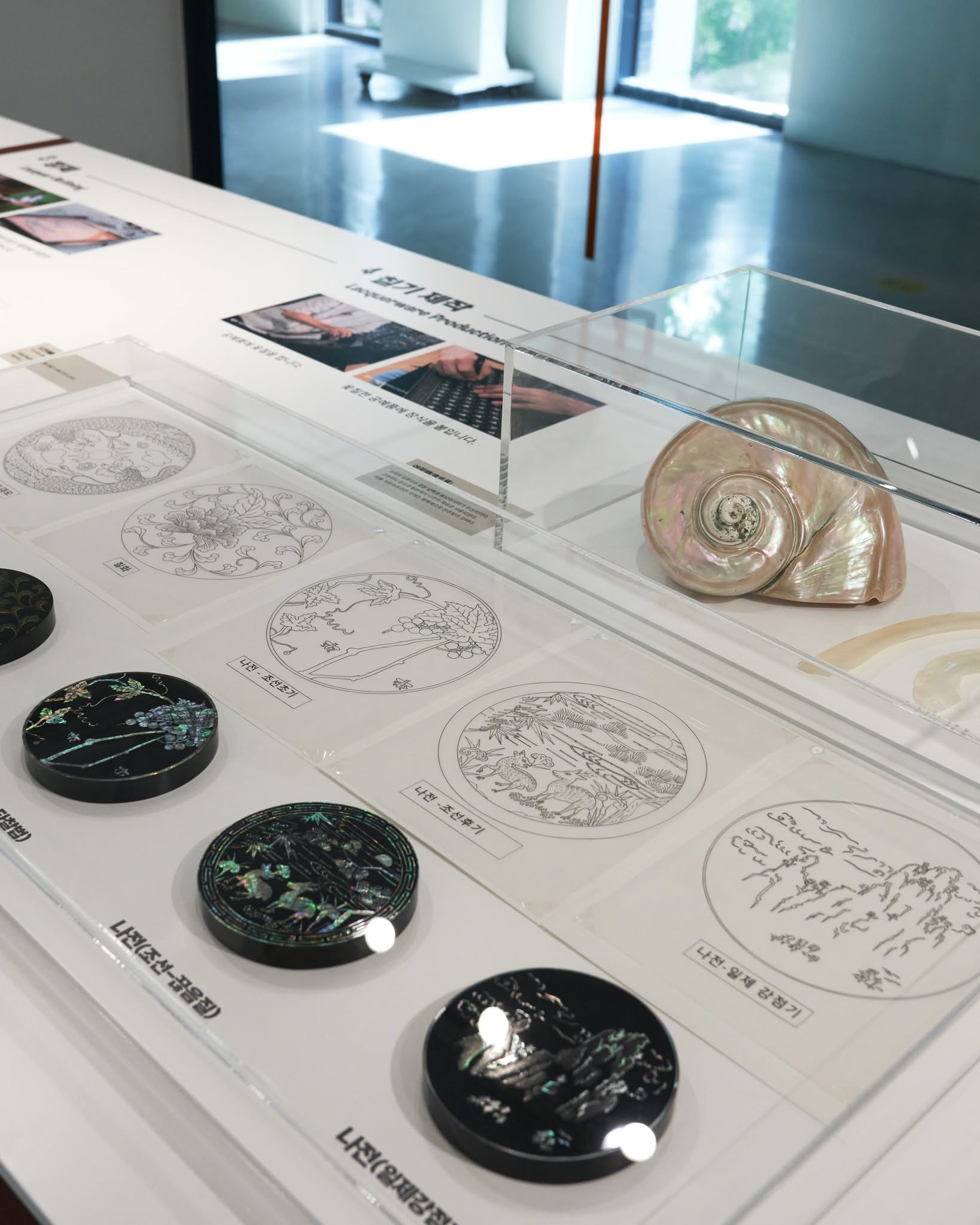 The Seoul Museum of Crafts and Design and the UNESCO Asia-Pacific Centre for Intangible Cultural Heritage on June 16 will hold an international symposium in Seoul to promote the joint inscription of Asian lacquerware culture on the UNESCO Representative List of Intangible Cultural Heritage of Humanity. Shown is lacquerware displayed at the exhibition 