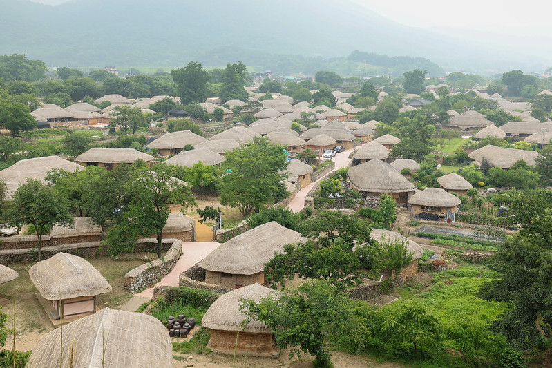 The ridge Bingildeung offers the best panoramic view of Naganeupseong Walled Town.