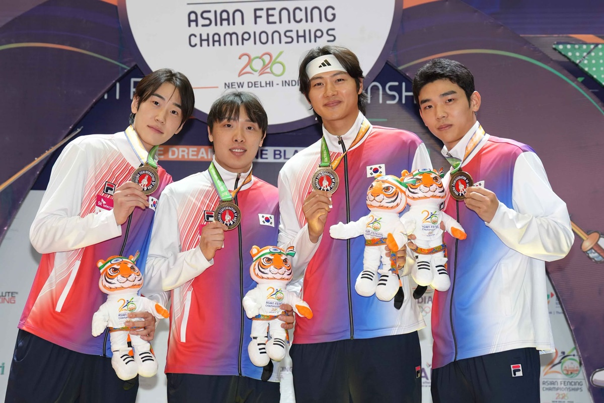 The men's national sabre fencing team of Do Gyeongdong (from left), Park Sangwon, Oh Sanguk and Hwang Heegeun on June 22 pose for photos after winning the team sabre title at the Asian Fencing Championships in New Delhi, India. (International Fencing Federation's official Facebook page)