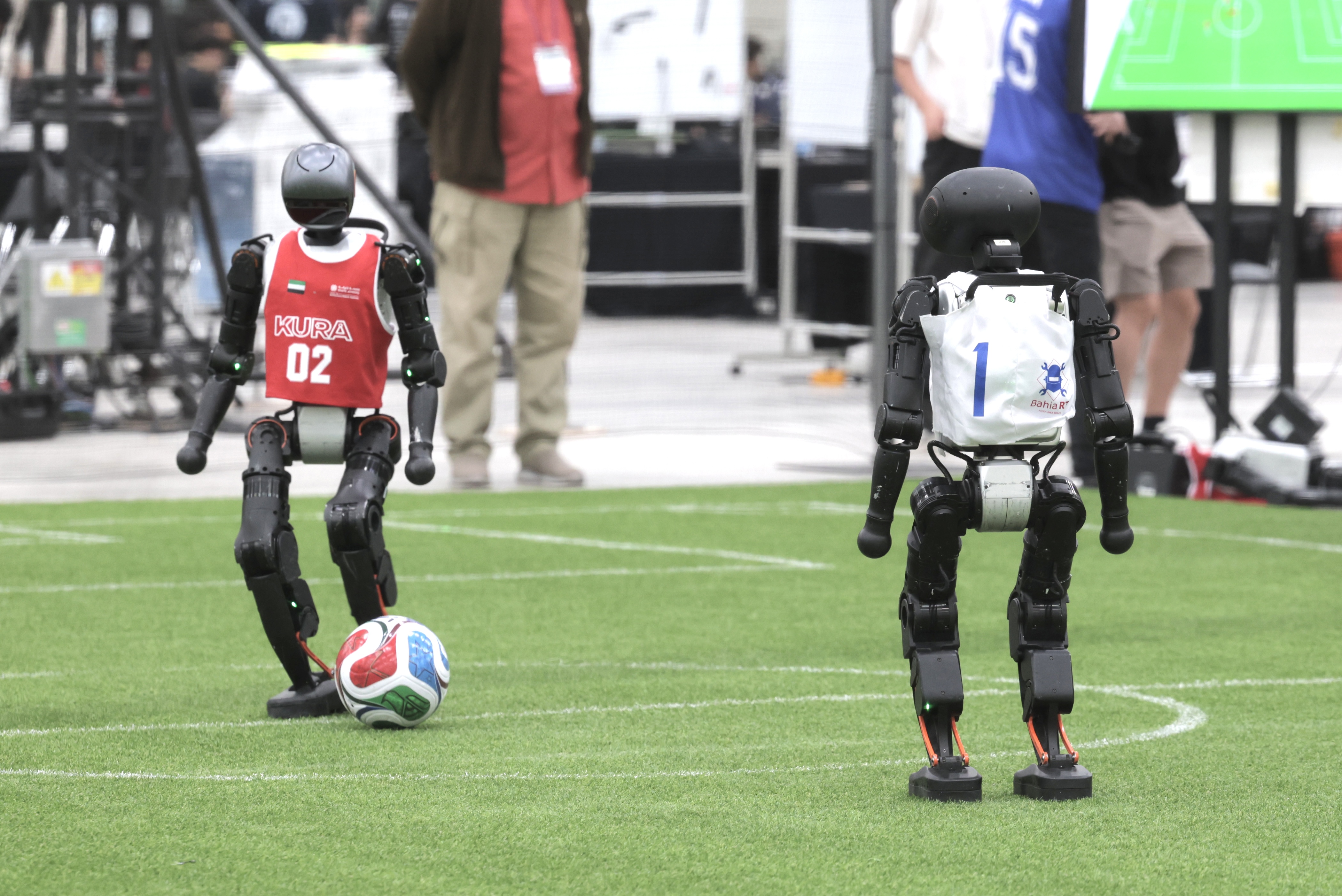 Robots on July 3 play a soccer game at this year's RoboCup held at the convention center Songdo Convensia in Incheon's Yeonsu-gu District. 