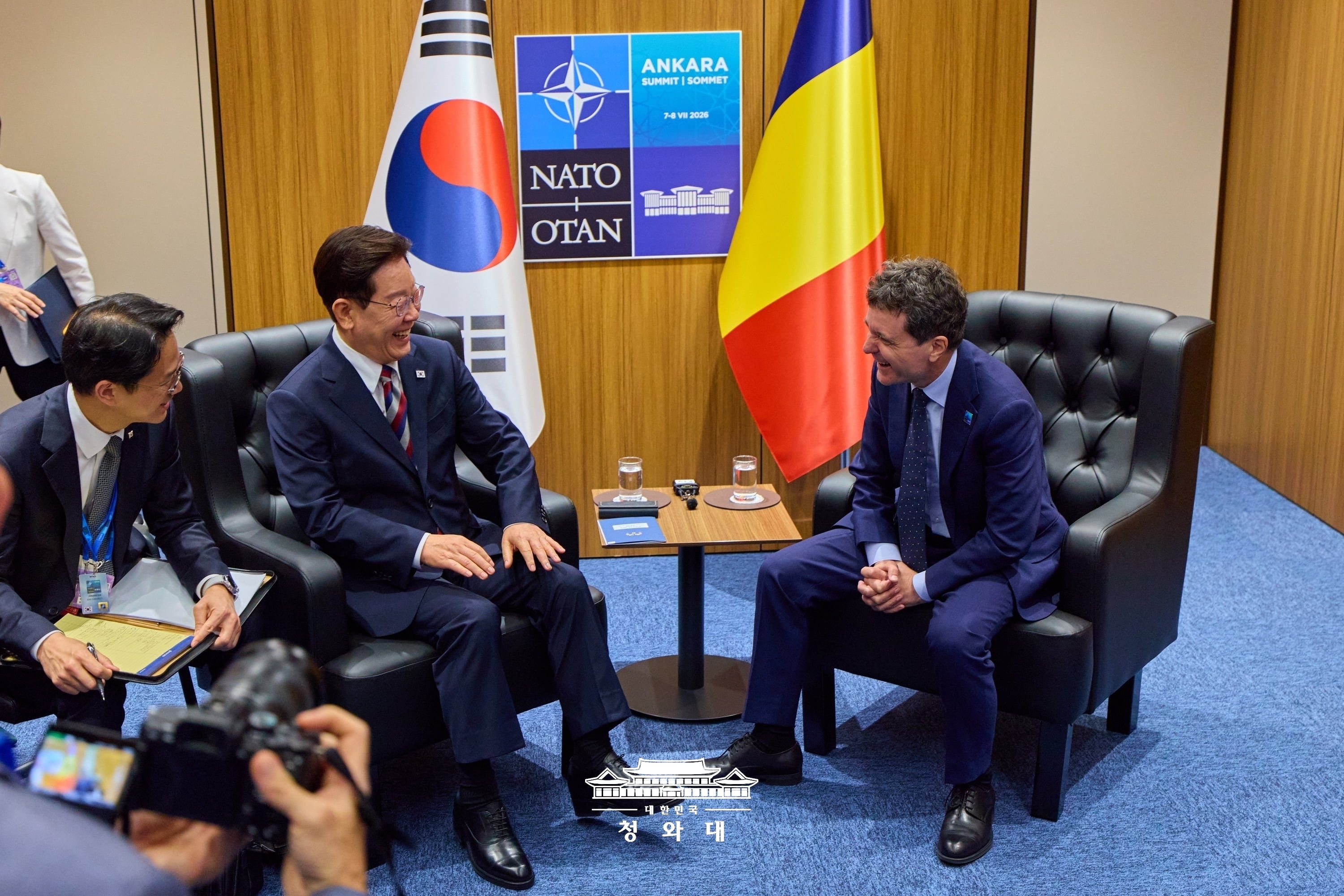 President Lee Jae Myung (left) and Romanian President Nicusor Dan on July 8 hold talks at the NATO Summit venue in Ankara, Turkiye (Turkey).