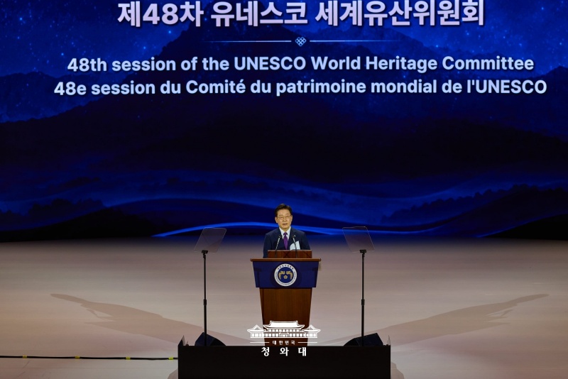 President Lee Jae Myung on July 19 gives a congratulatory speech at the opening ceremony for the annual session of the UNESCO World Heritage Committee in Busan. 