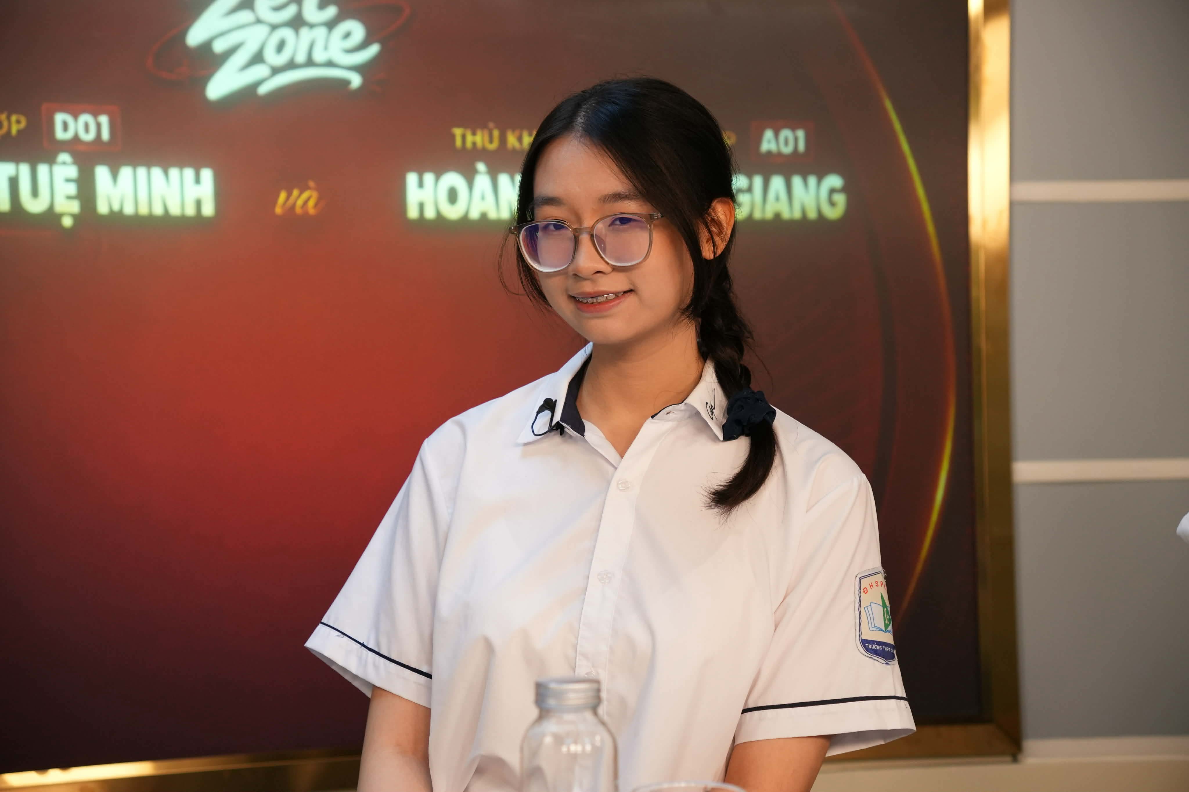 Hoang Huong Giang, a Vietnamese student who had the highest score in the science track of her country's national college entrance exam, has chosen to attend the Korea Advanced Institute of Science and Technology (KAIST).